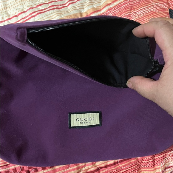 Gucci Luxurious Purple Velvet Beauty Bag - Picture 10 of 11